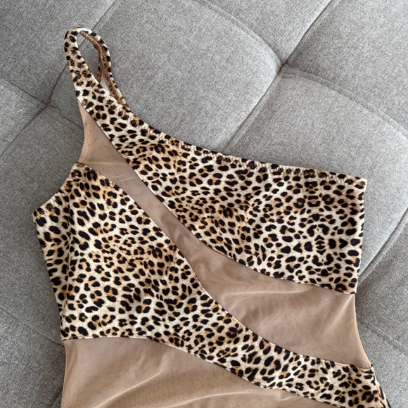 Norma Kamali One-Piece 🐆 - Picture 2 of 7